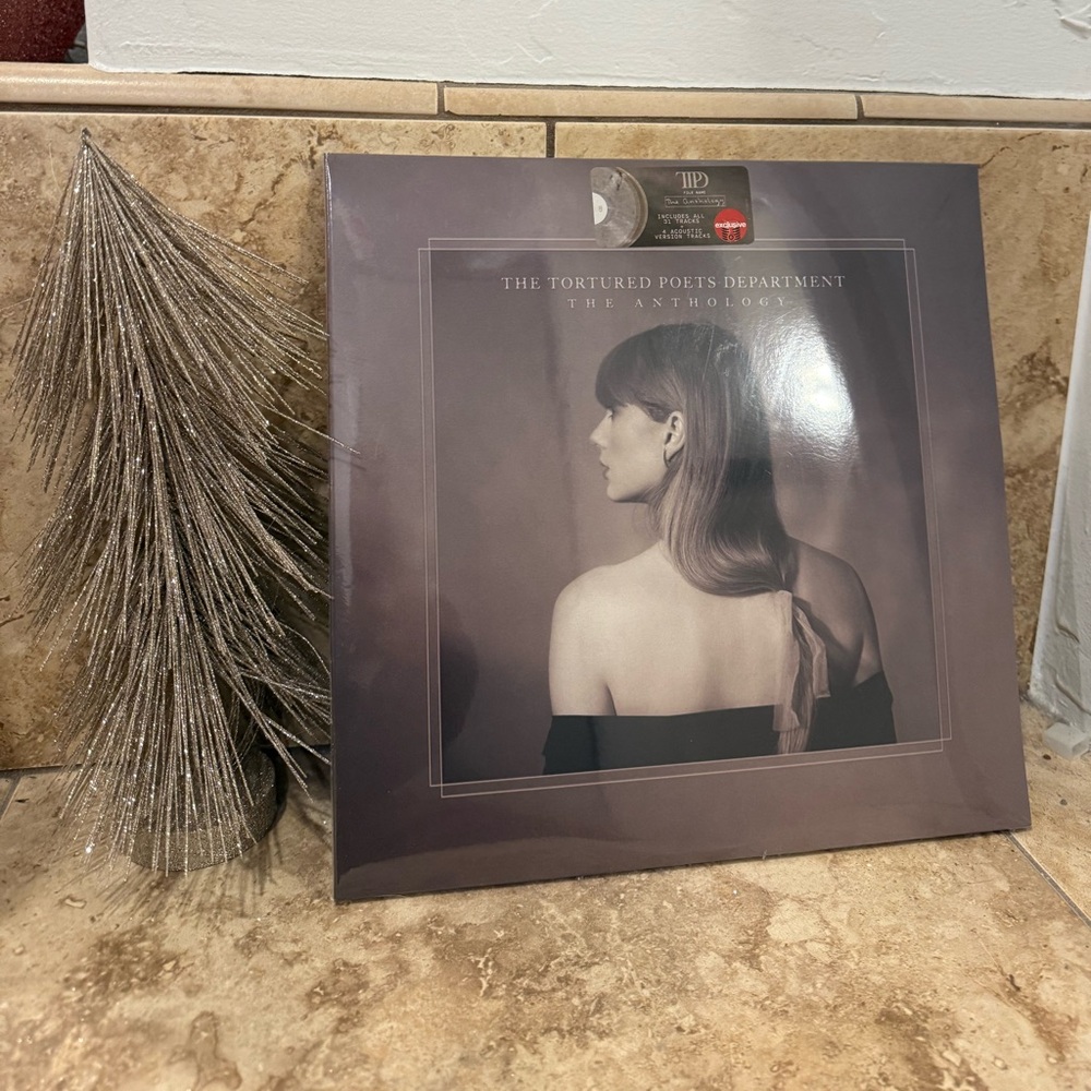 Anthology Vinyl BRAND NEW
TAYLOR SWIFT